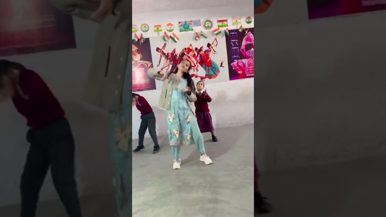 स्कूलटीचर और छात्रडिंगdang viral dance 😅पार्ट _3 #dance#dancerlife #youtuber#dancelike #dancemoves