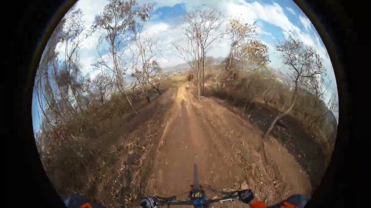 San Diego bike Park linea DH hasta la calle con Barranquilla #mtb #emtbenduro #enduro #automobile 