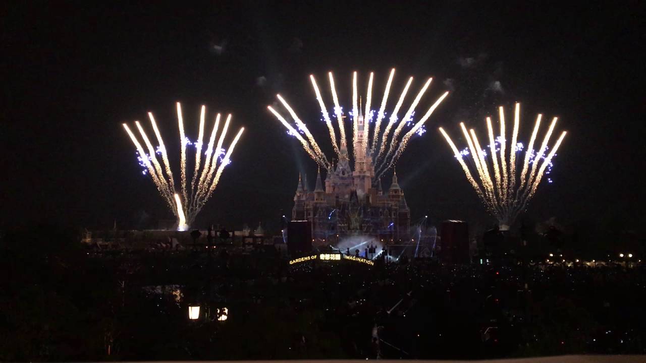 Shanghai Disneyland Ignite the Dream Water Fireworks Show with Grand Opening Finale at Club 33