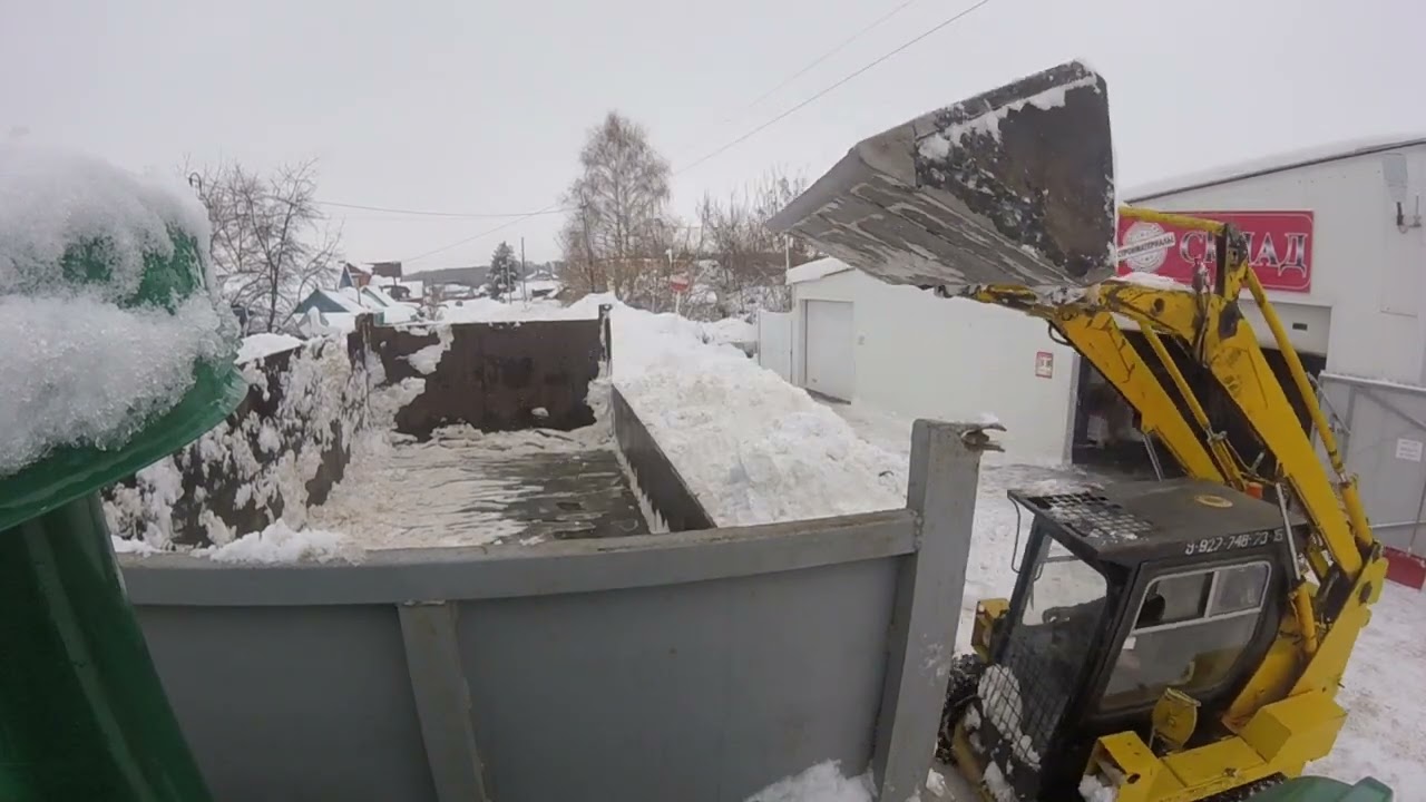 Зима отступает. Погрузка снега на МКСМ-800