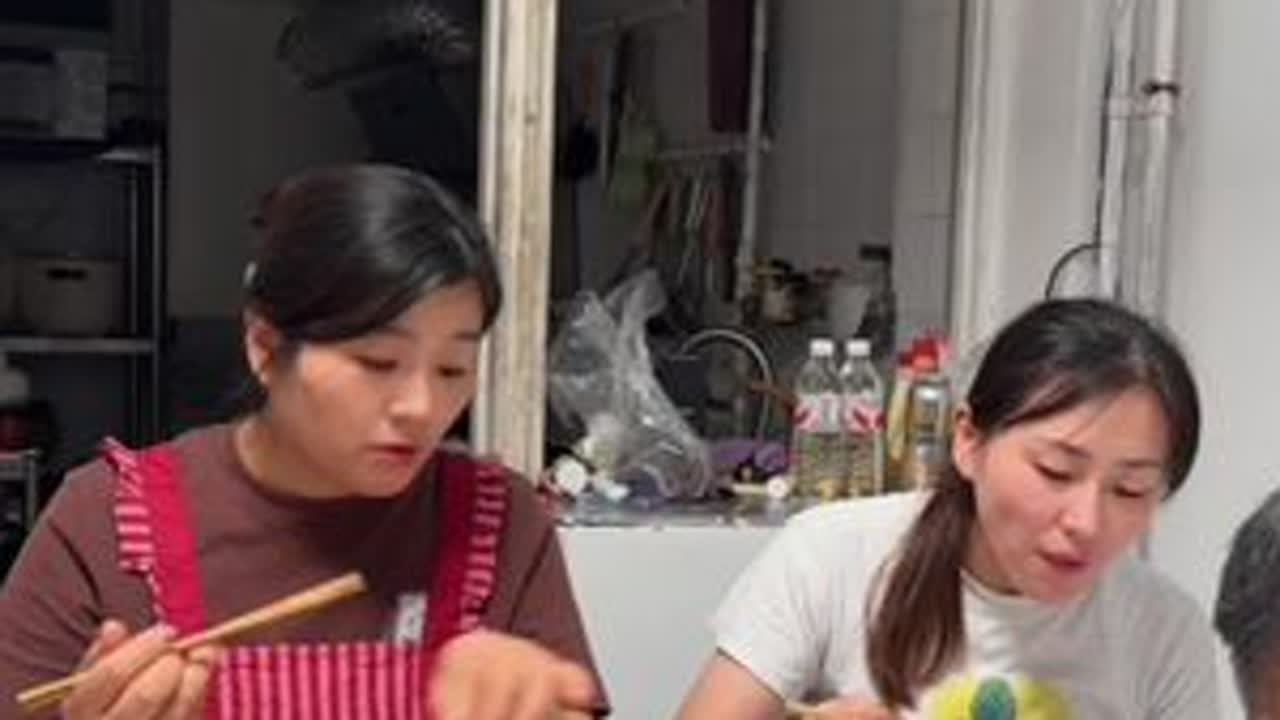 住了14年的地下室离搬家的日子越来越近了，晚上吃完饭开始打包…今天晚上给家人做的钵钵鸡#记录真实生活#地下室#钵钵鸡