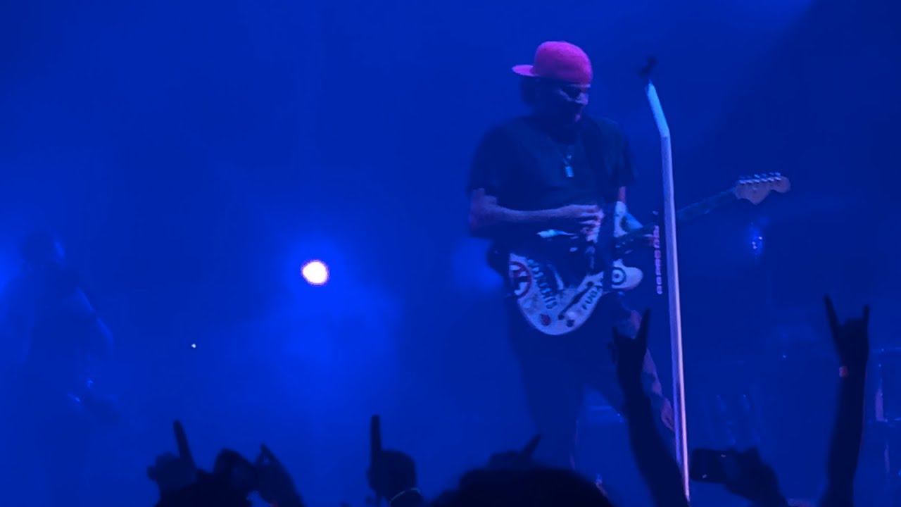 Anthem PT 3 - Blink-182 Live (Sydney February 16th Qudos Bank Arena)