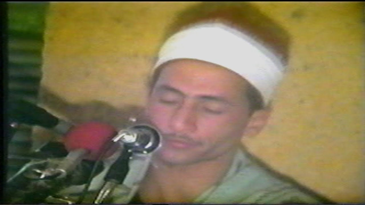 الشيخ علي شميس في شبابه في عزاء والد الشيخ الطاروطي عام 1992