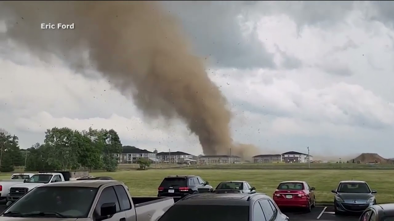 Powerful tornado rips through Indiana neighborhood