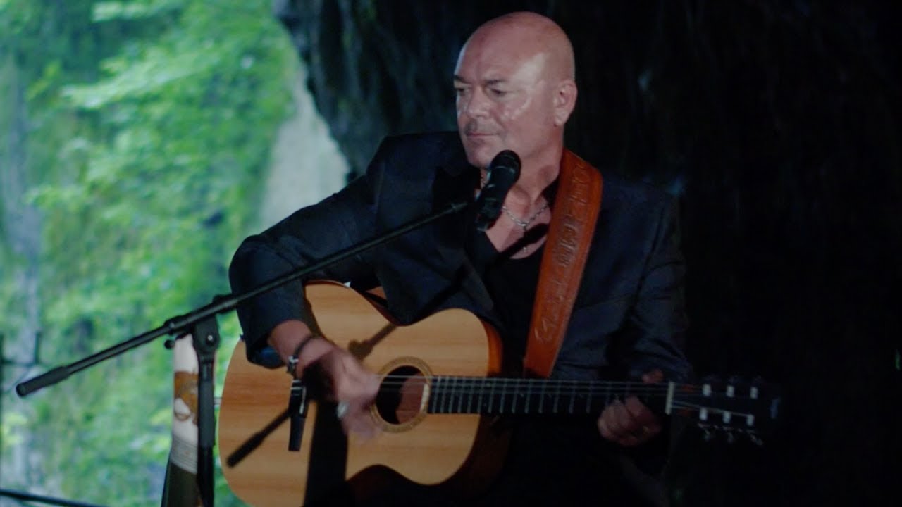 JOHN REILLY performs SLIDE  in the empty Peak Cavern (AKA 'Devil's Arse)