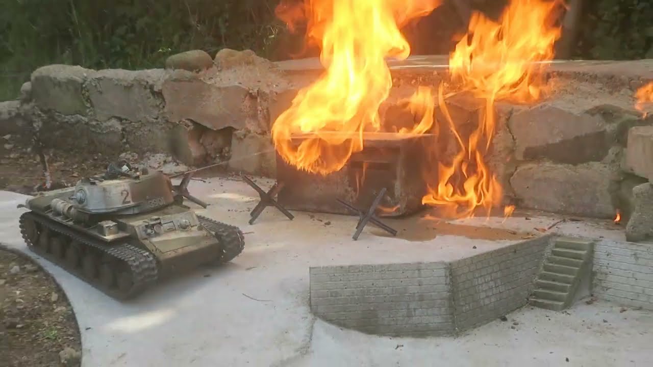 KV-8 / KV 1 Flamethrower Tank Flammpanzer RC 1:16