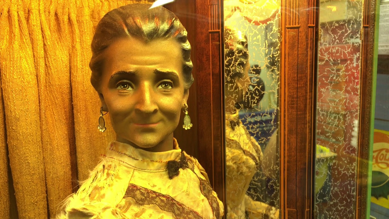 Genco Gypsy Grandma Fortune Teller Arcade