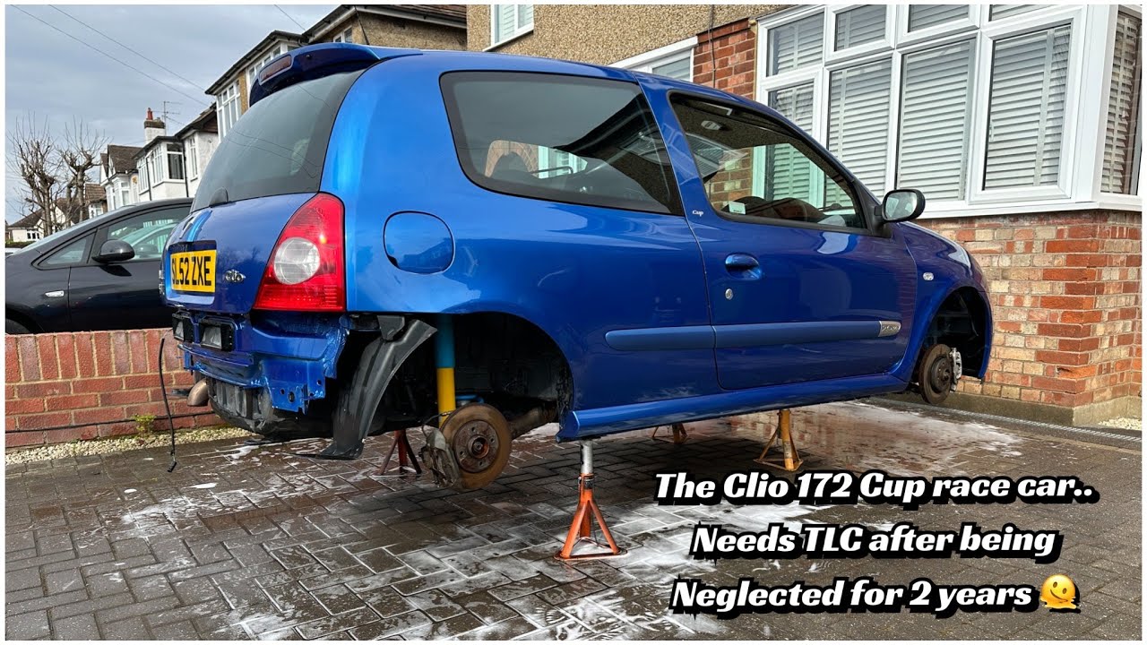 Renault Sport Clio 172 Cup race car needs some love.. and a little blast out to C&M! Barn find
