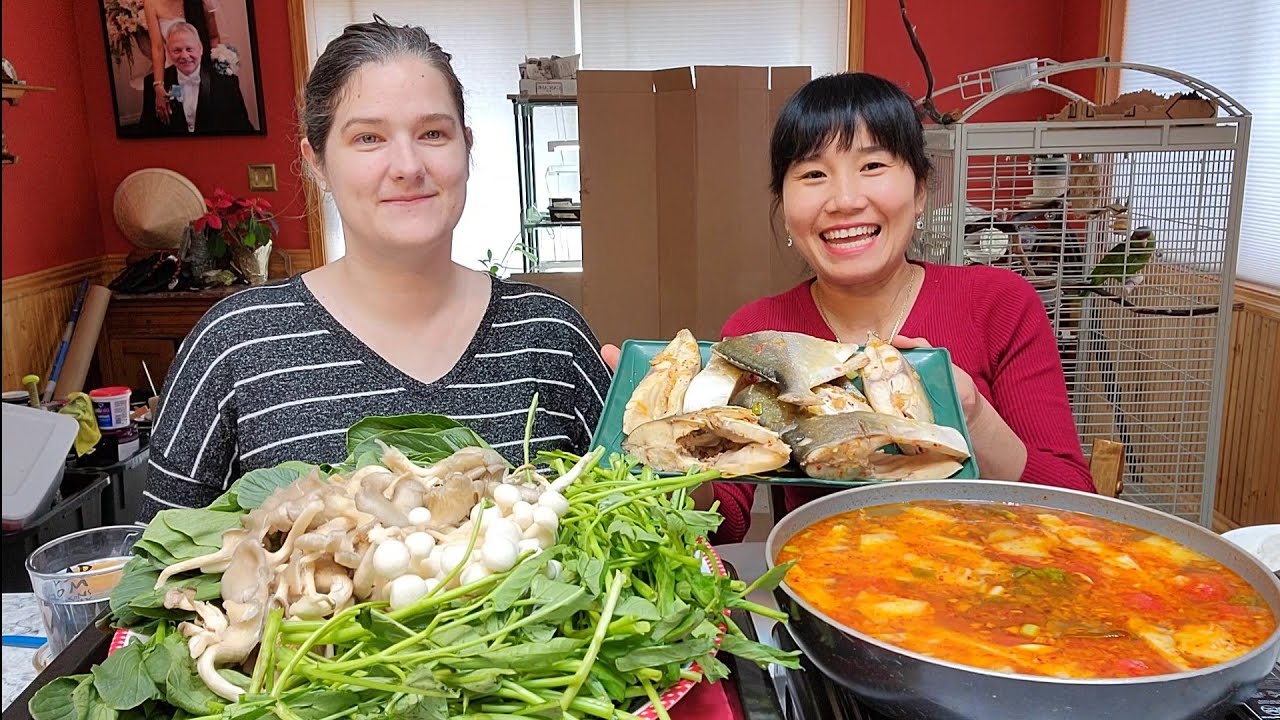 BẠN ĐẾN CHƠI, ĂN LẨU CÁ NHÚNG RAU MUỐNG, NẤM BÀO NGƯ