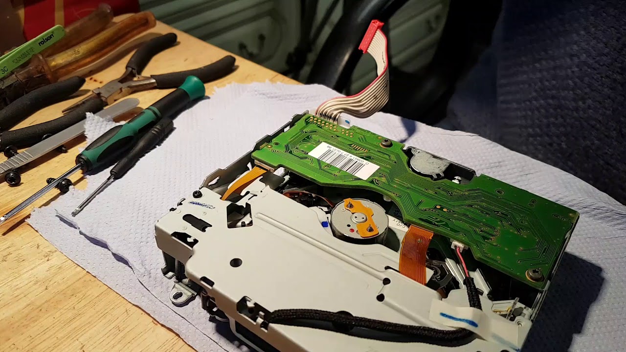 Renault CD player not reading CDs. Troubleshoot and repair...