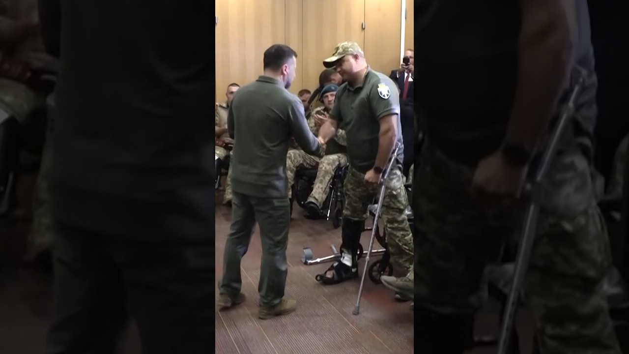 Zelenskiy Visits Wounded Ukrainian Soldiers in New York