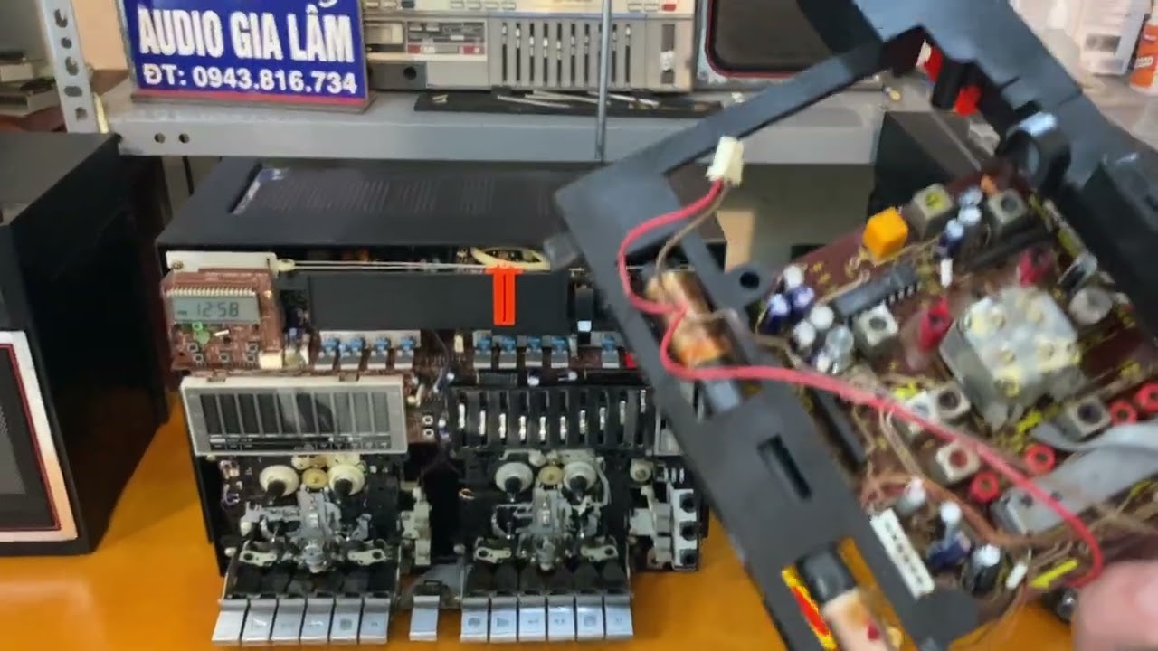 (260226)Lần đầu tiên tự chỉnh mạch radio đài sharp 939.Sẽ cố gắng tự làm được nhiều thứ hơn nữa ạ!