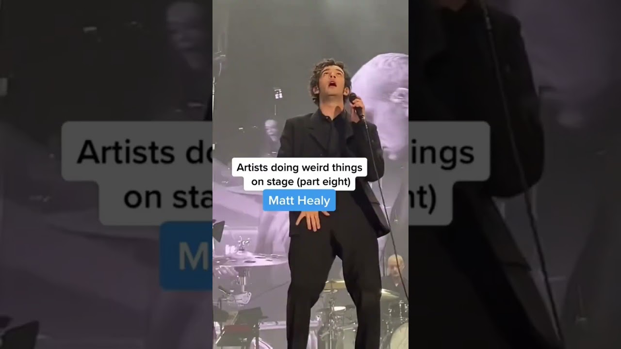 Matt Healy/The 1975 - performing live 