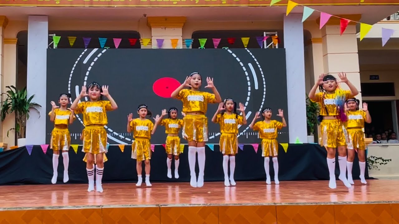 Nhảy Cô Giáo Con Yêu / Trình Bày : Tốp Múa Lớp 3a Trường Tiểu Học Cẩm Lộc