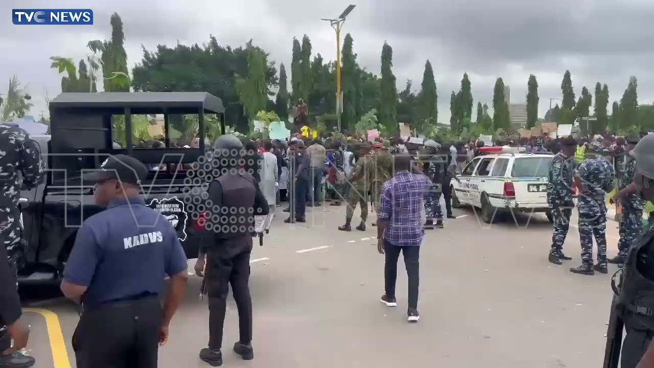 WATCH: Police Officers Injured, As Protests Turn Violent In Kaduna State
