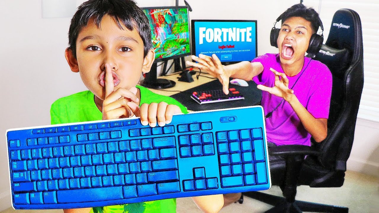 Взломать беспроводную клавиатуру, чтобы разыграть меня, играющего в Fortnite! (Младший брат)
