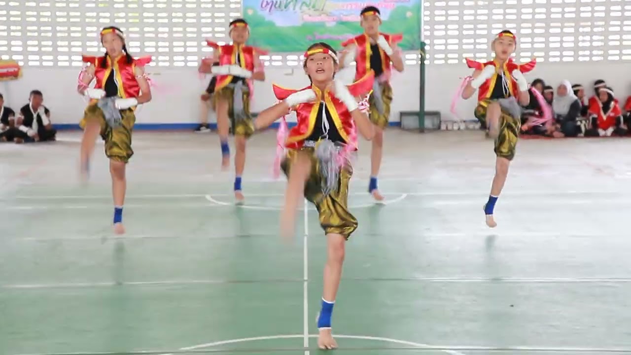 โรงเรียนวัดราษฎร์สโมสร (ไพโรจน์วิทยา)   สังกัด  สพป.นธ.1 คีตะมวยไทย 69
