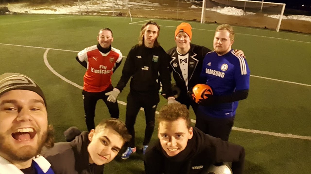 VI SPELAR IN FOTBOLLSVIDEOS!!!