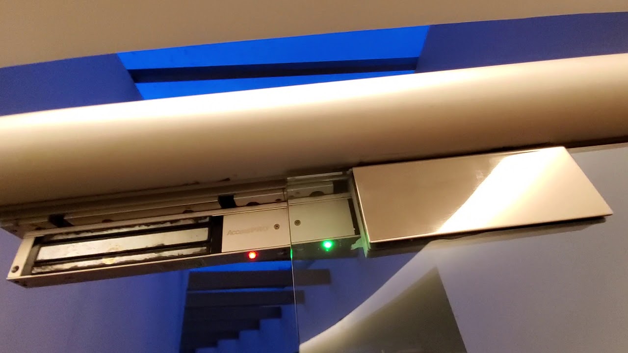 Chapa Magn&eacute;tica AccessPRO en Cristal (Instalaci&oacute;n en Hotel)