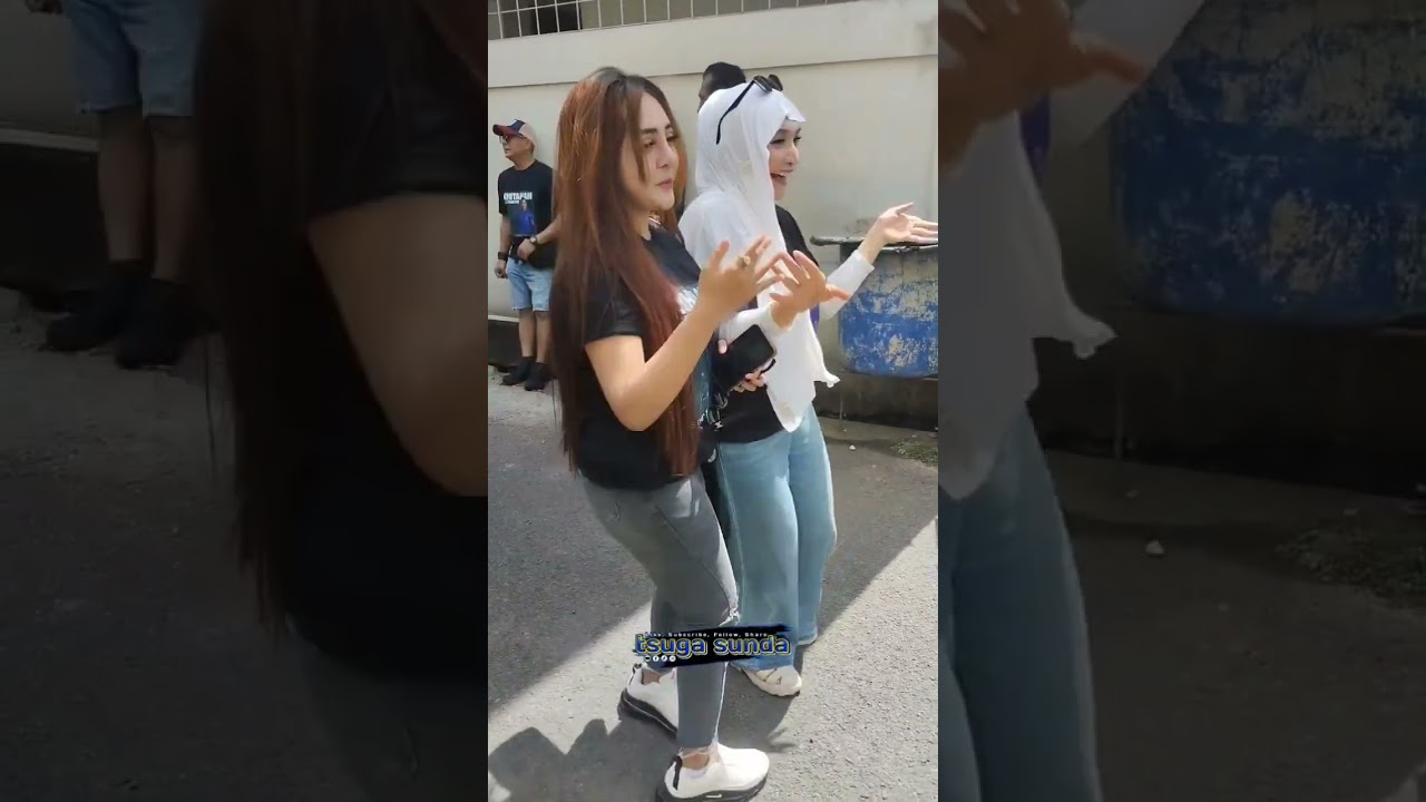 Pesona artis joget di benjang, ada yang tau siapa? 