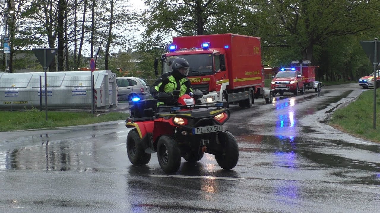 [Gebäudebrand nach Blitzeinschlag] Einsatzfahrten TEL+LZG Kreis Pinneberg