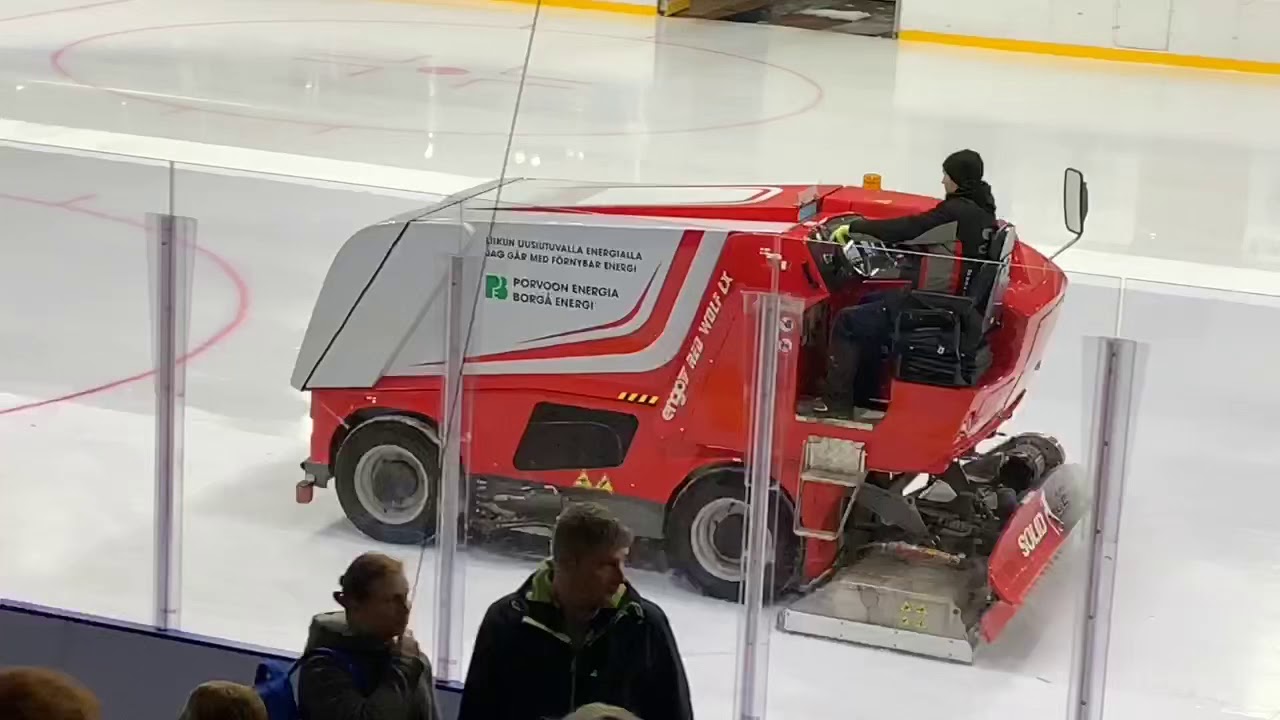 Porvoon jäähallin zamboni - Zamboni at the Porvoo arena