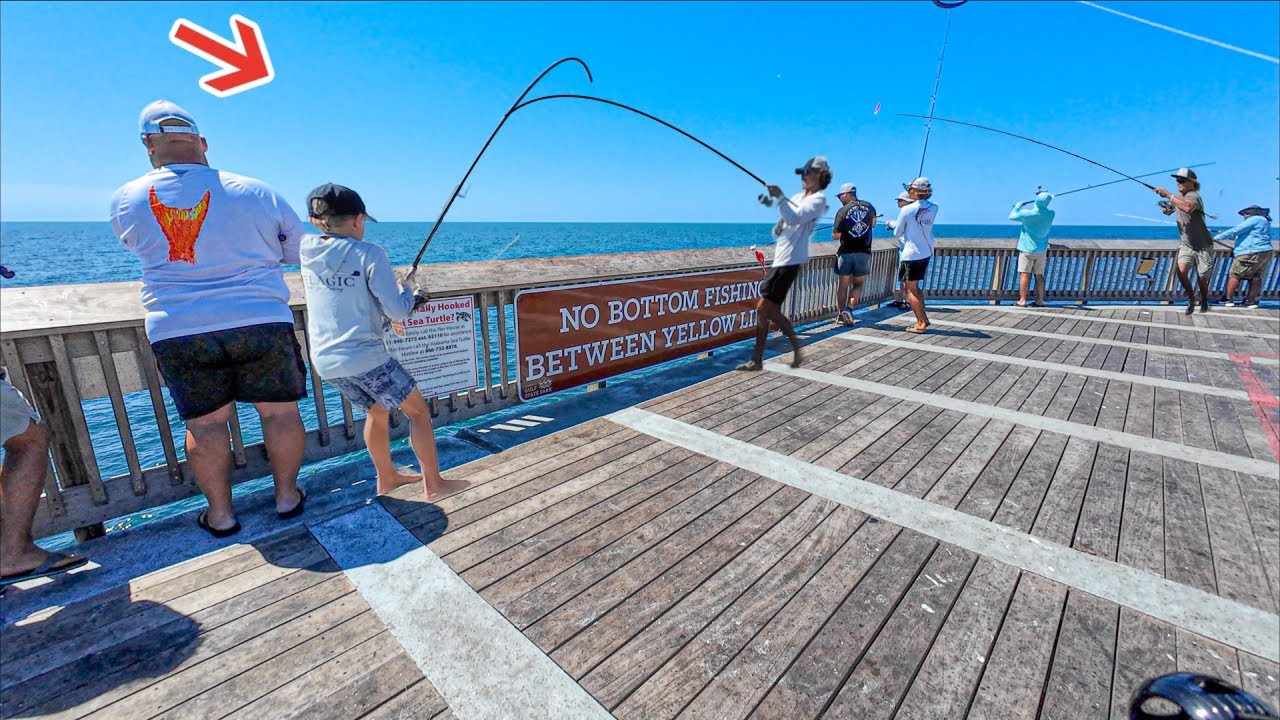 Walked To The End of This Gulf Pier and CHAOS Happened! *Fish EVERYWHERE*