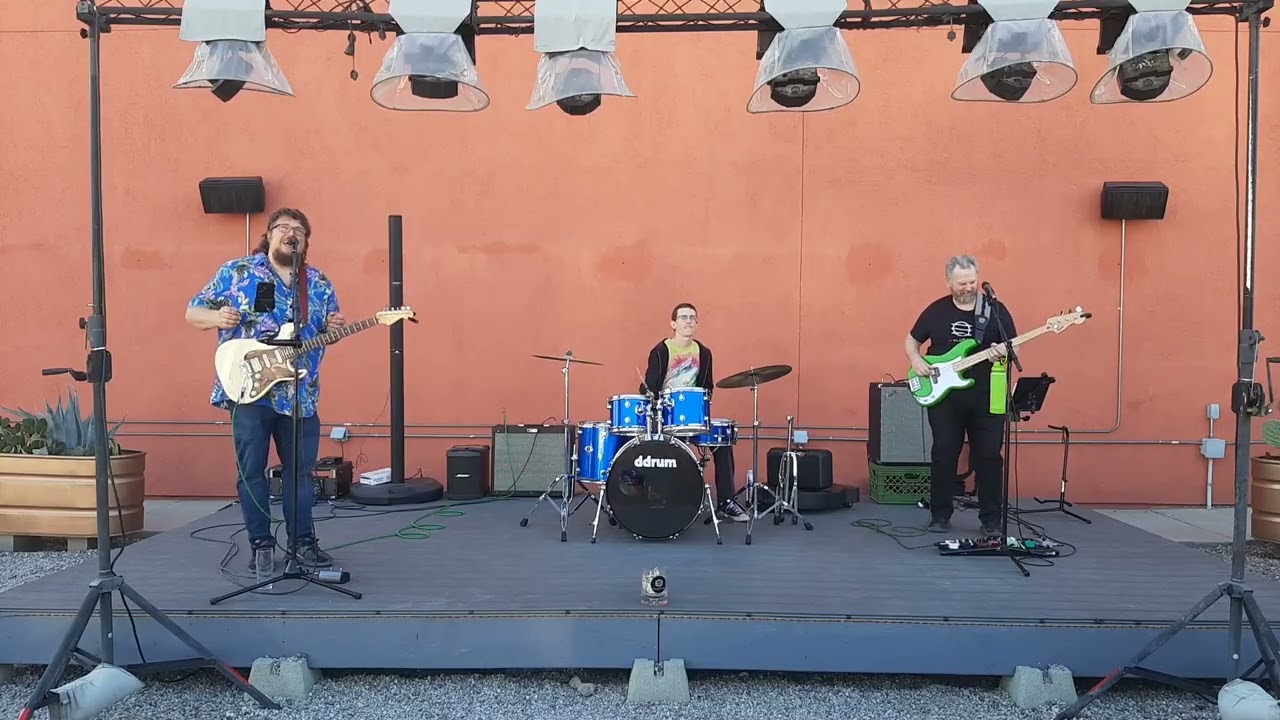 Taylor Tunes Buskin at the Button - Button Brew House, Marara, AZ