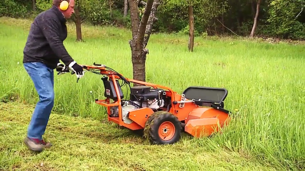AS 901 SM from AS Motor, the professional flail mulcher with a high work rate .