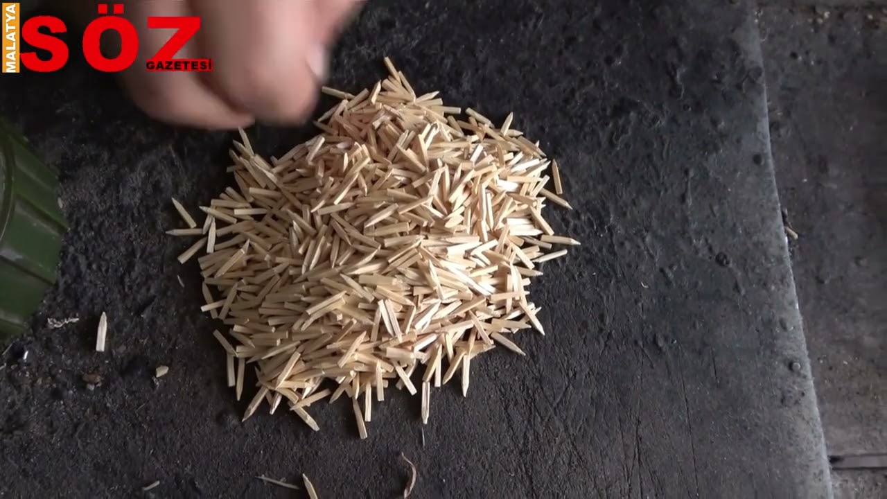 Türkiye'nin Tek Tahta Çivili Ayakkabı Üreten Ustası Zamana Direniyor