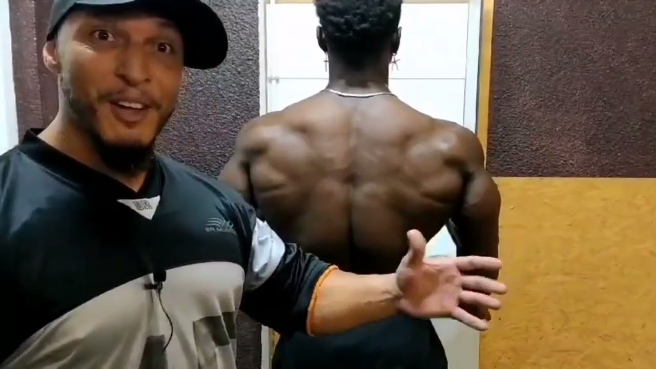 تعريض الظهر و تمارين للحصول على ظهر شكل (V) مع البطل عمر الرياحي 💪