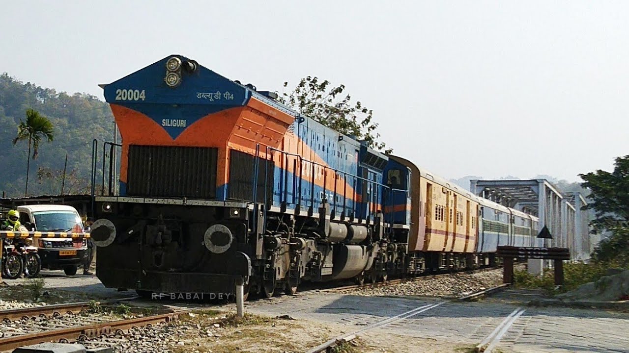 BACK on TRACK !! SGUJ WDP4 #20004 arriving at SIVOK with ALIPURDUAR - SILIGURI INTERCITY SPECIAL