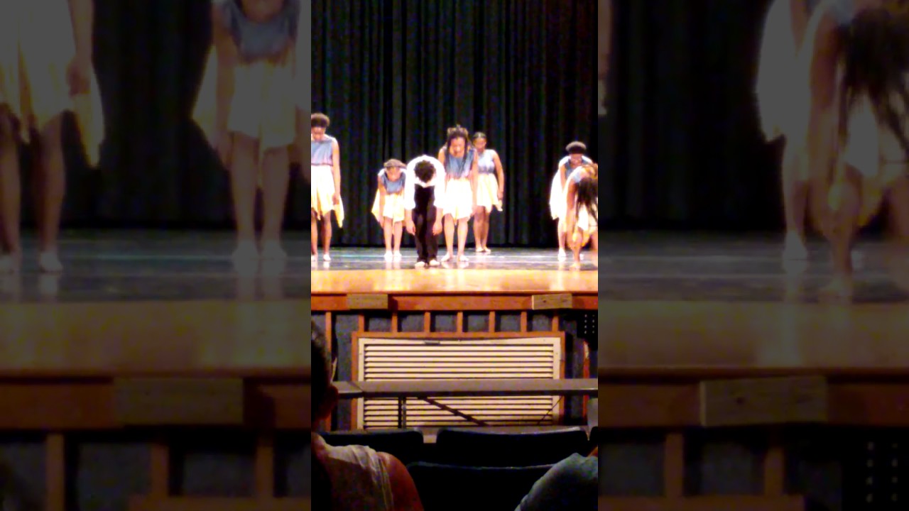 Dynamic Ray dancing modern routine
