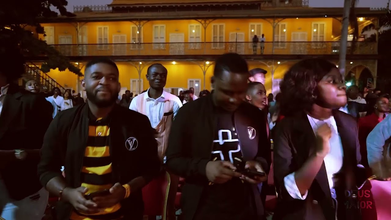 Akuna Mungu / Yawe Akumama / Akumama / Makila ya Yesu