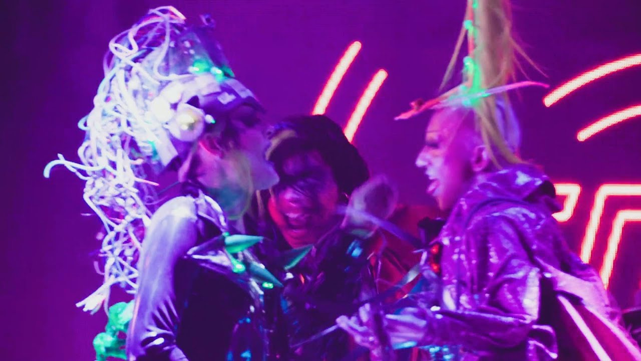 DRAGULA TITANS Season 2 Episode 2 Mosters of Rock: CYBERPUSSY | Bae or Stray