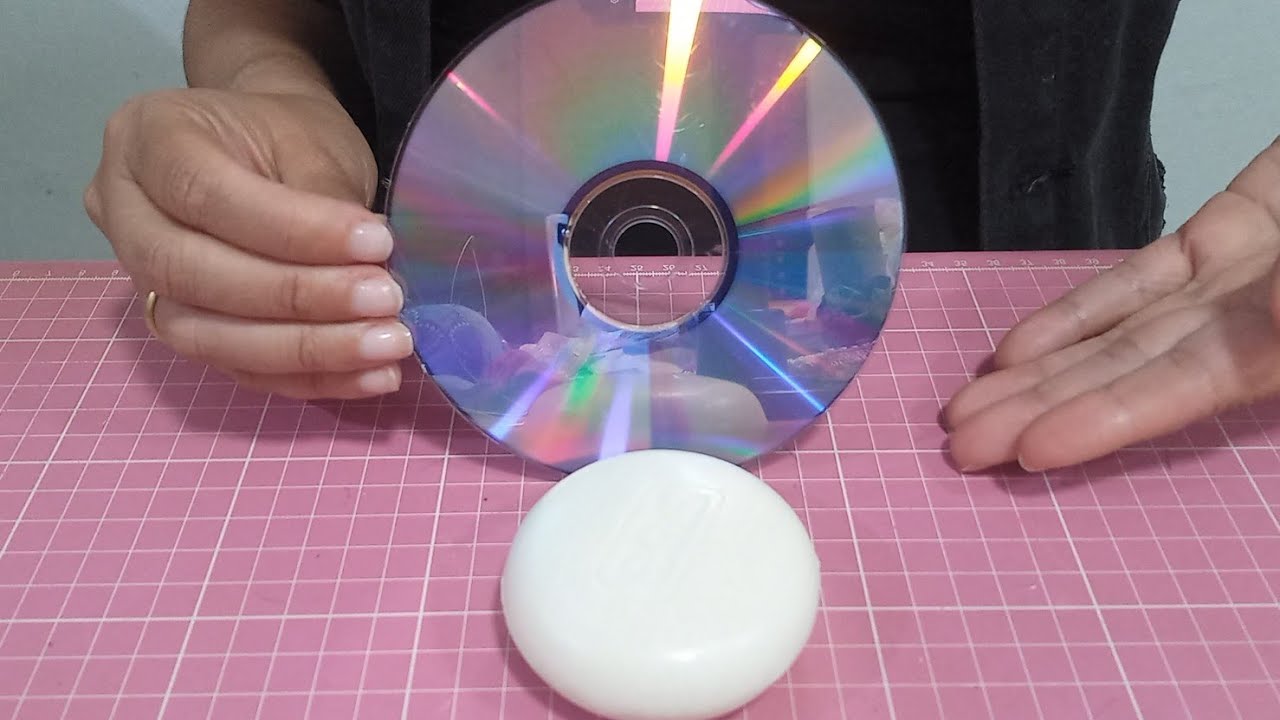 Fiz 50 peças em um dia e vendi todos !idéia de lembrancinha feita com cd e sabonete redondo 