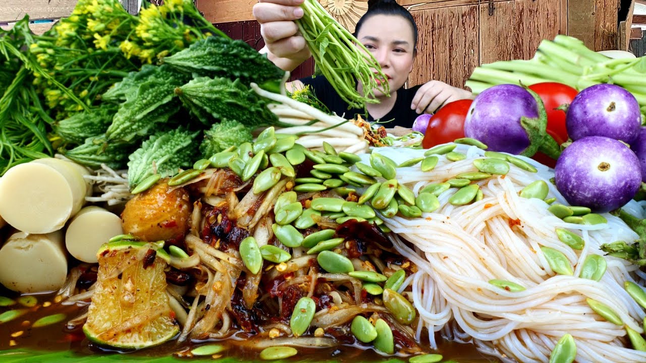 ส้มตำบ้านๆเผ็ดๆกับข้าวปุ้น เเกล้มยอดผักบุ้งมะระชะอมผักสดเต็มถาดเเซ่บถึงใจ|ส้มซ่าพาเเซ่บ10มีนาคม 2025