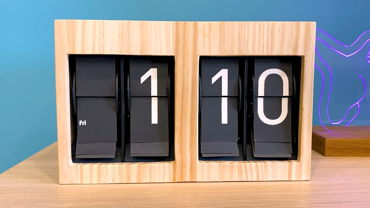 【Flip clock 翻頁時鐘】網路自動對時，紙張雕刻頁面，木頭箱體發出溫和的翻頁聲