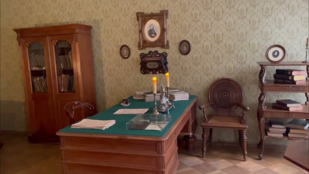 Al museo appartamento di Fëdor Dostoevskij a San Pietroburgo