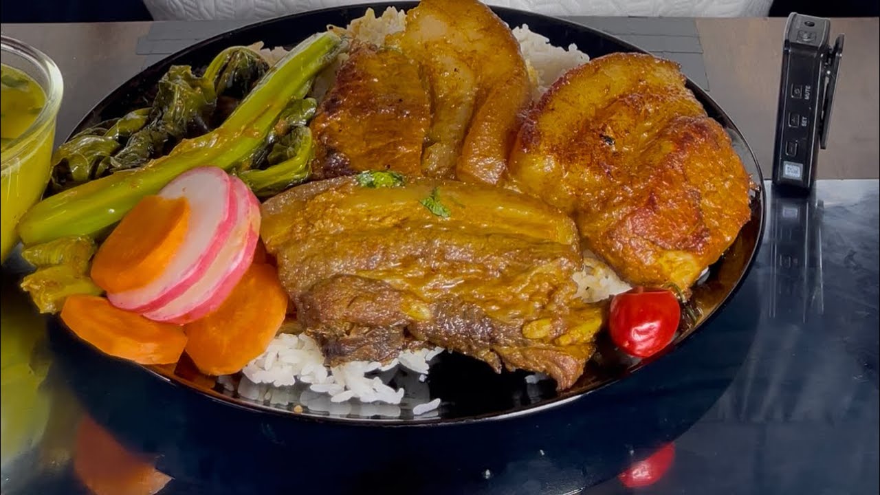Braised Fatty Pork🐷Belly, Rayo Ko Saag Eating With Akhabare Khorsani+Salad 