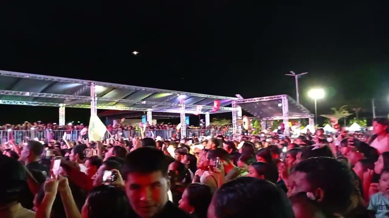 Show do maria Mar....no município santo Antônio do Iça..