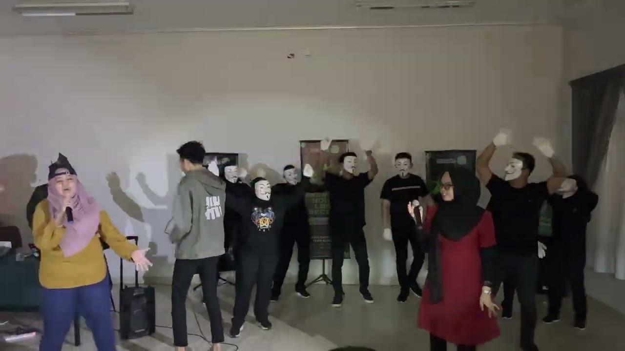 GILA by MC Pahang (Maxis East Coast Team Building 2022) 1st Performance