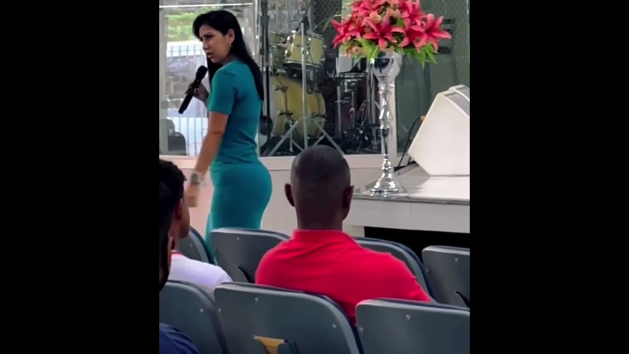 ELA FOI CONFUNDIDA COM PASTORA E POR CAUSA DO SEU FÍSICO, OS INTERNAUTAS NÃO PERDOARAM!