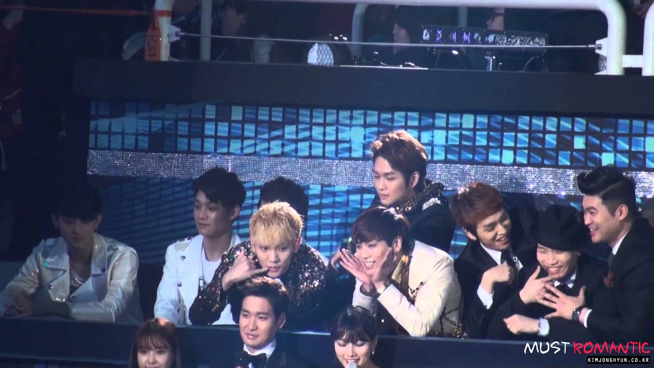 121229 샤이니 종현: 꽃받침 놀이