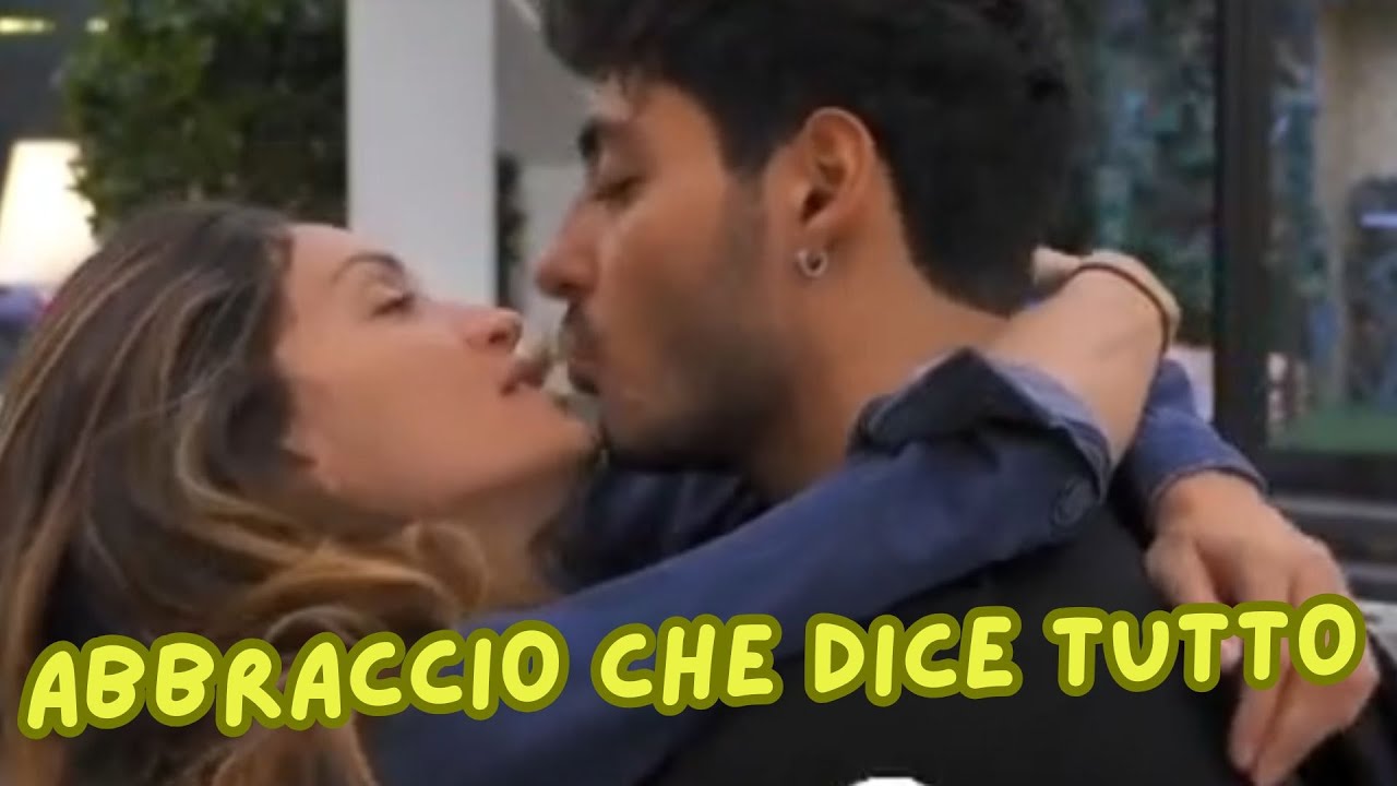 Helena e Javier: l'abbraccio che ha fatto impazzire il web