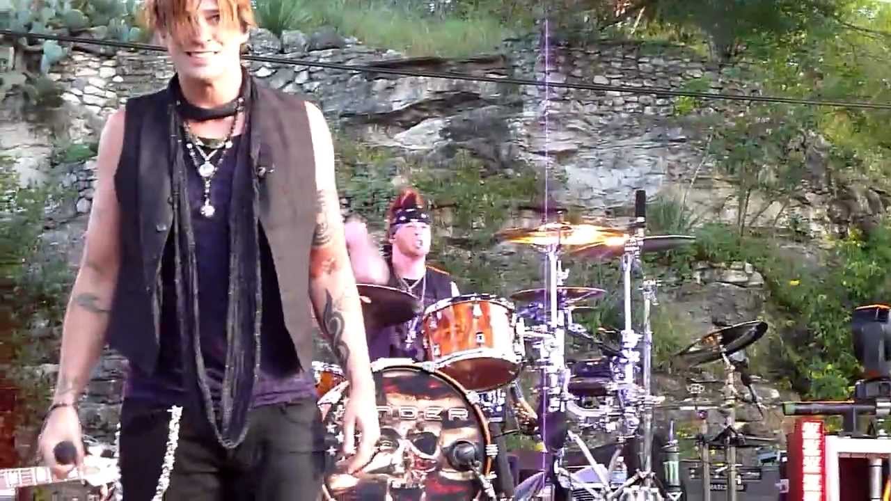 Hinder - Up All Night @ Sunken Gardens Theater - San Antonio, TX