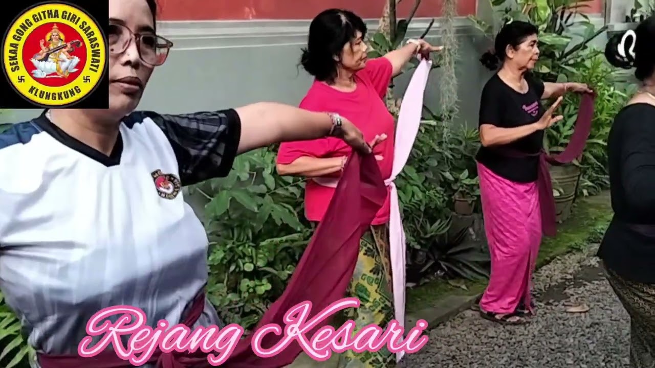 Latihan di Puri Saraswati Klungkung
