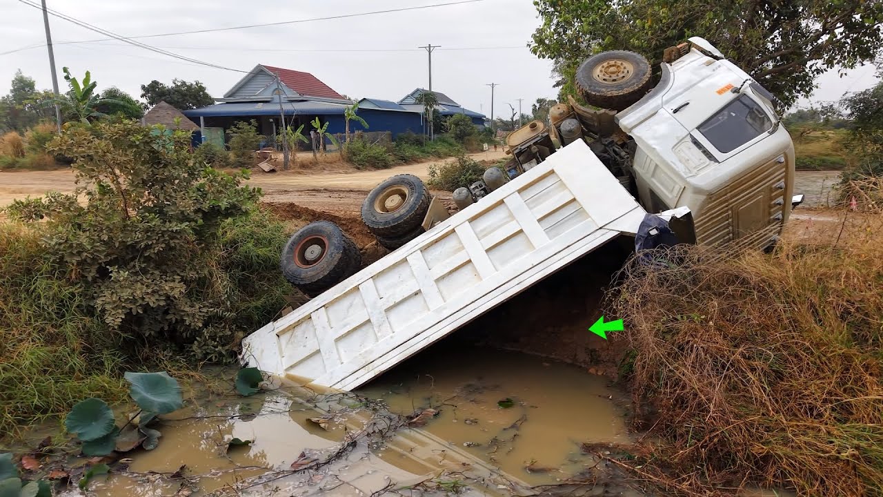 Incredible Landfill! Dump Truck 25ton Driver Back Uploading overturned into canal water rescue EXCA…