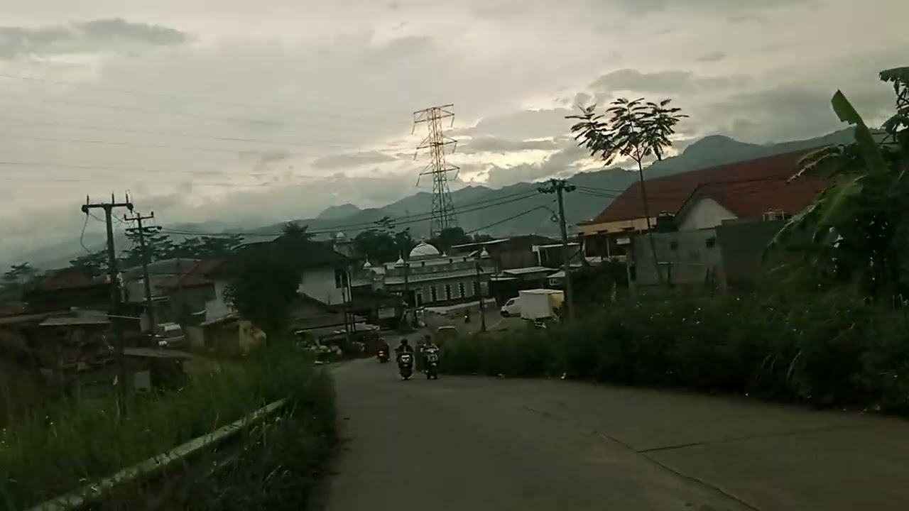 Suasana Sore Dari Jalan Cigondewah Hilir Sampai Taman Kopo Indah 3