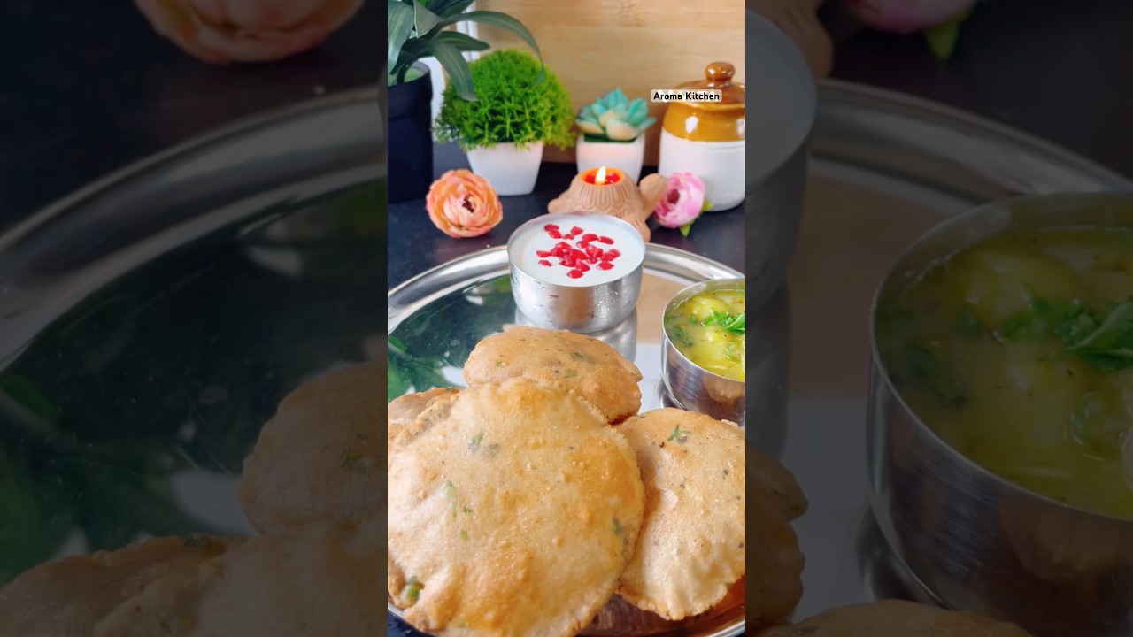 Navratri Special Kuttu ke Atte ki Puri |  कुट्टू के आटे की पूरी #vratrecipes #aromakitchen #shorts
